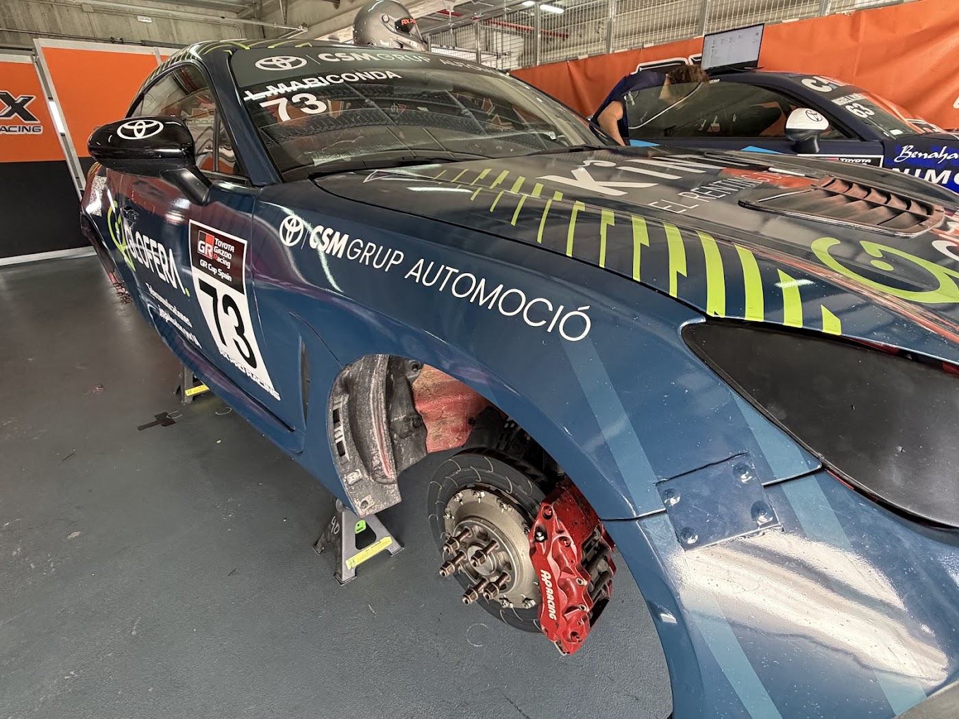 Lateral del coche con CSM Grup Automoció