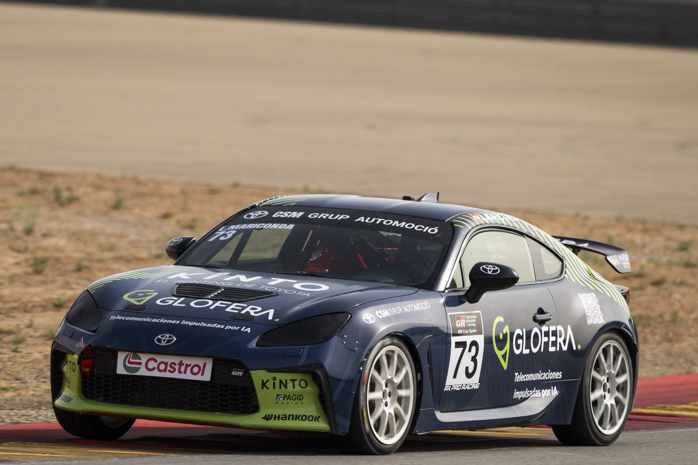 El coche 73 en pista