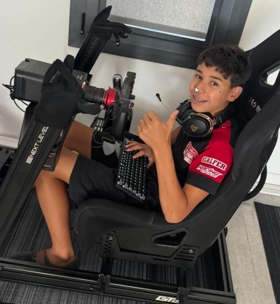 Lucas en su simulador